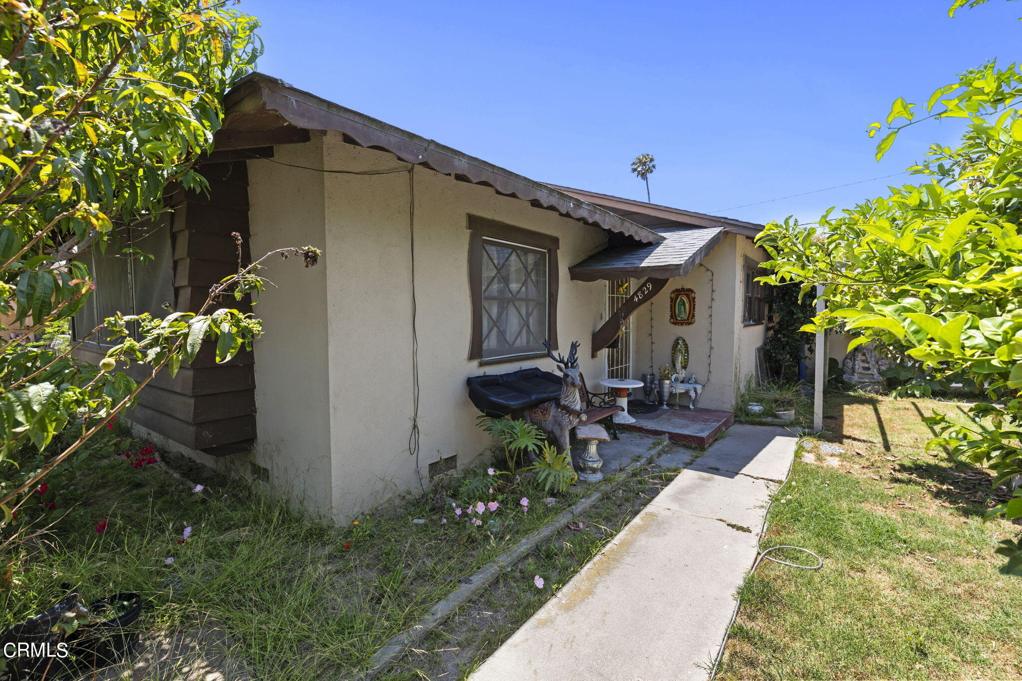 4829 Saviers Road Oxnard, CA 93033 - Photo 5 of 31 a front view of house with a yard