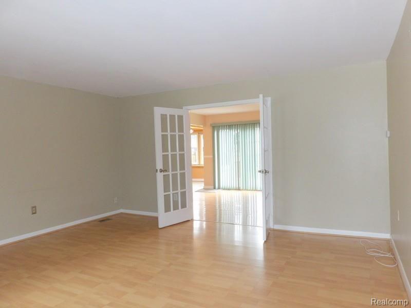 22226 Derby Road Woodhaven, MI 48183 - Photo 13 of 41