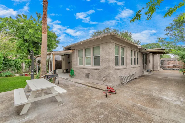 $490,000 | 8209 Howard Drive, Houston, TX 77017