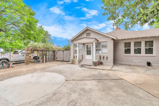 $490,000 | 8209 Howard Drive, Houston, TX 77017