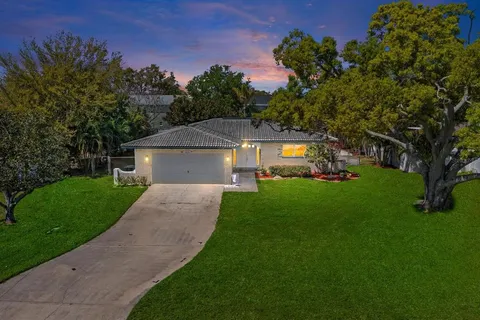 $675,000 | 4540 Bayshore Boulevard Northeast, St. Petersburg, FL 33703