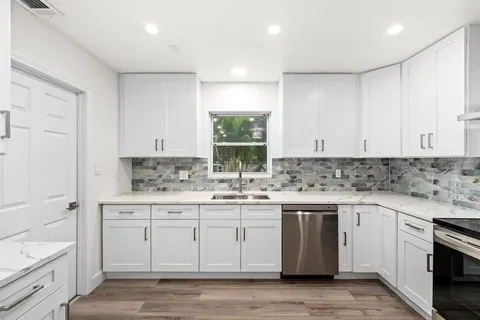 $675,000 | 4540 Bayshore Boulevard Northeast, St. Petersburg, FL 33703