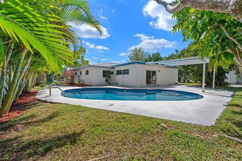 $675,000 | 4540 Bayshore Boulevard Northeast, St. Petersburg, FL 33703