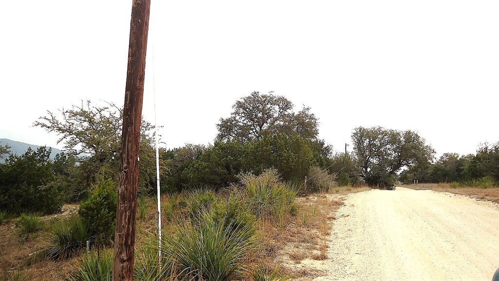 137 Middle Road Rio Frio, TX 78879 - Photo 14 of 29