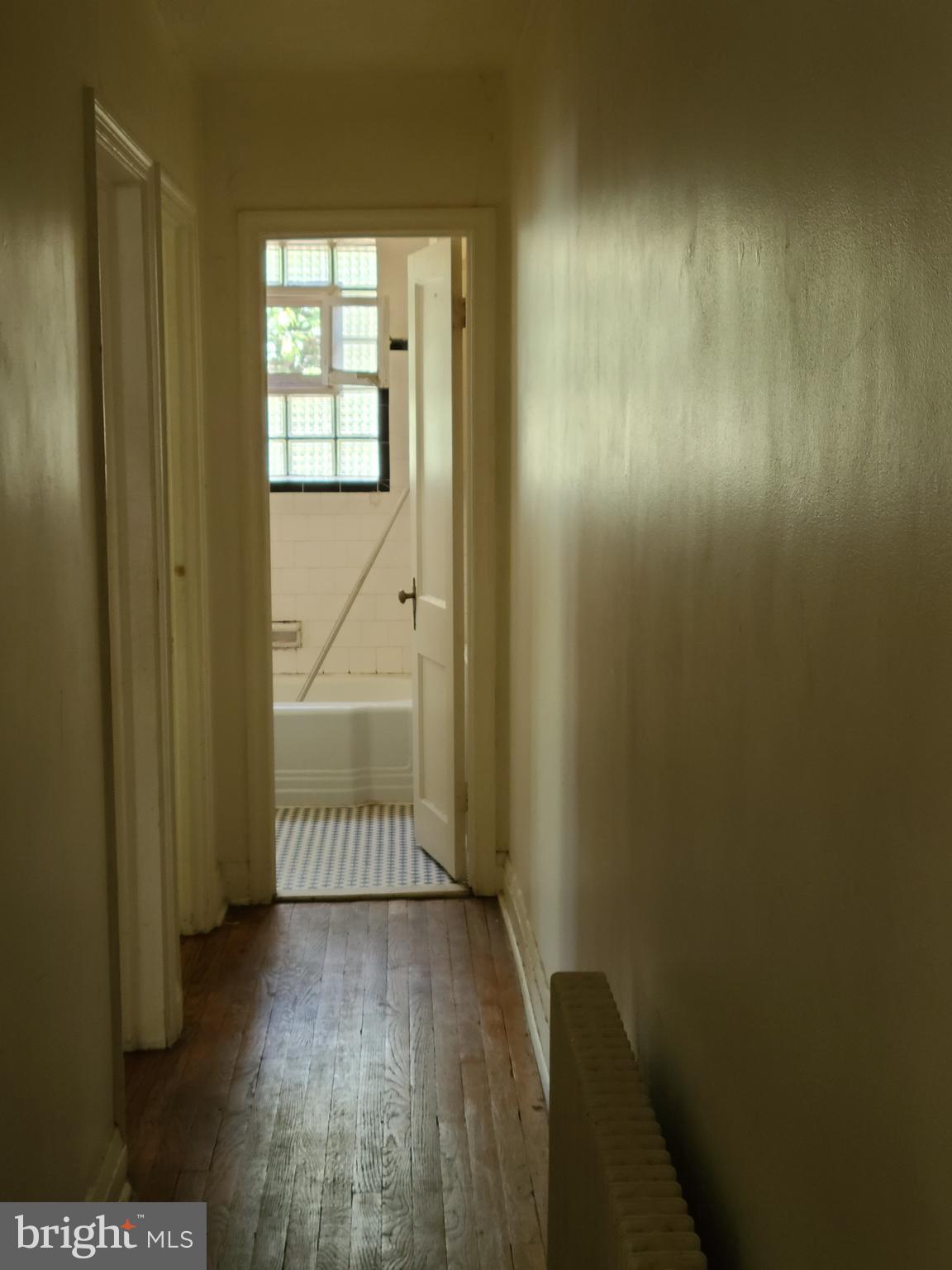 243 Mallow Hill Road Baltimore, MD 21229 - Photo 13 of 17 Upstairs hallway