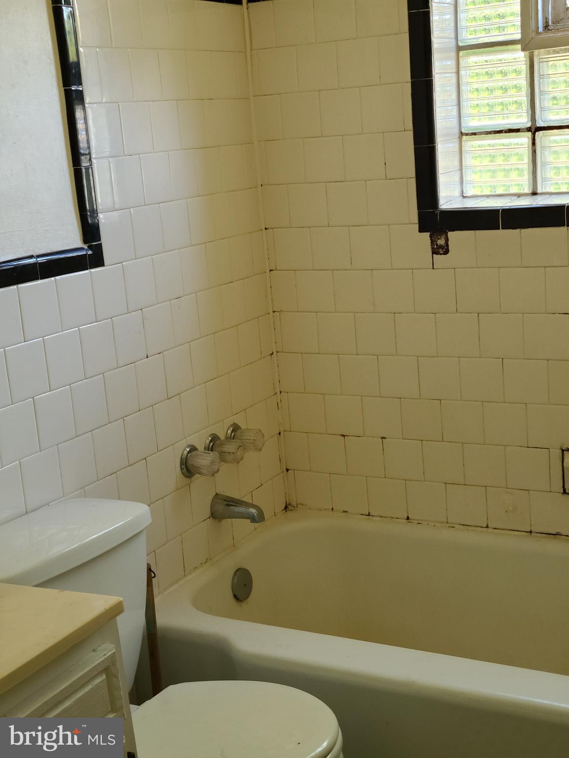 243 Mallow Hill Road Baltimore, MD 21229 - Photo 14 of 17 Upstairs full bath