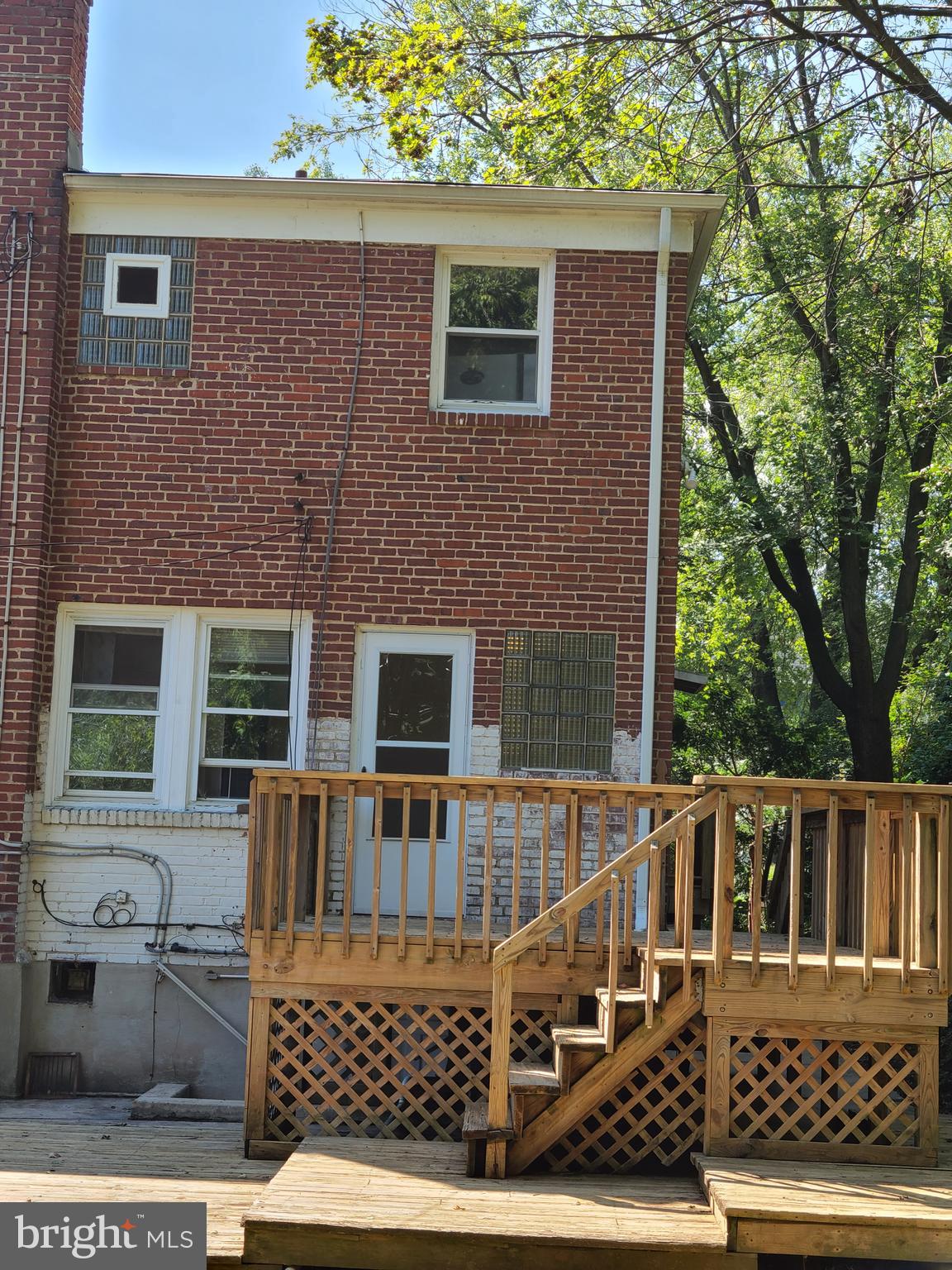 243 Mallow Hill Road Baltimore, MD 21229 - Photo 6 of 17 Back deck with fenced in rear yard