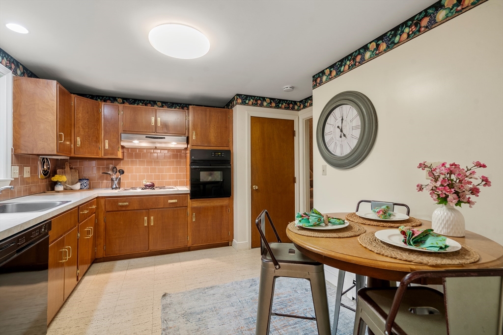 20 Brooks Road Sudbury, MA 01776 - Photo 5 of 42