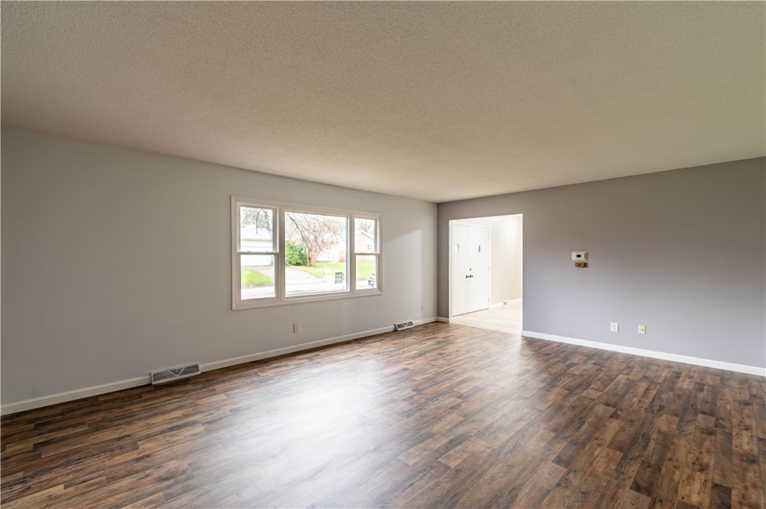 665 Crestline Drive Decatur, IL 62526 - Photo 6 of 32