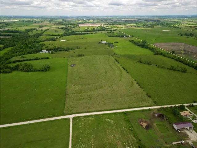 $400,000 | Lot 1 U Road, Hoyt, KS 66440