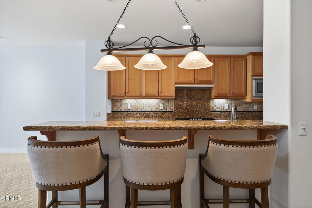 1423 Windshore Way Oxnard, CA 93035 - Photo 15 of 64 a kitchen with a table and chairs