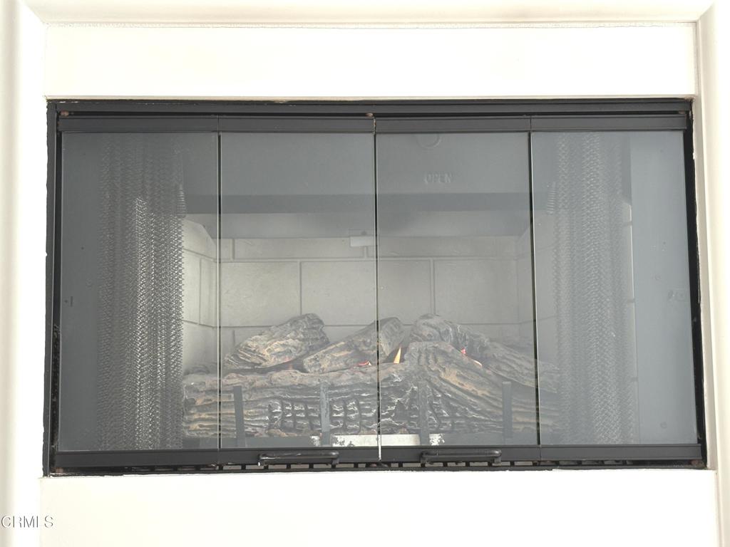 1423 Windshore Way Oxnard, CA 93035 - Photo 27 of 64 a black and white photo of a room