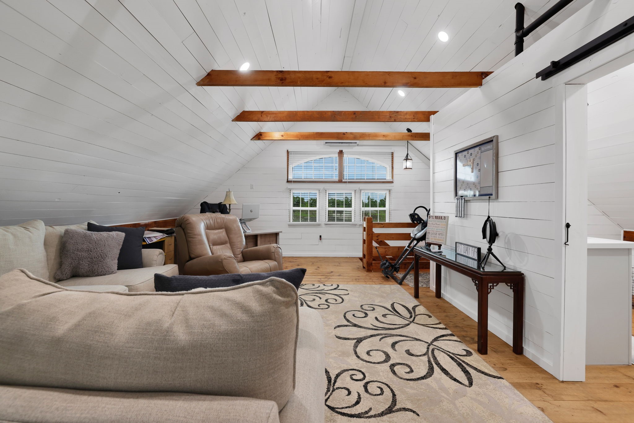 133 Timber Ridge Road Liberty, TX 77575 - Photo 19 of 29 a living room with furniture