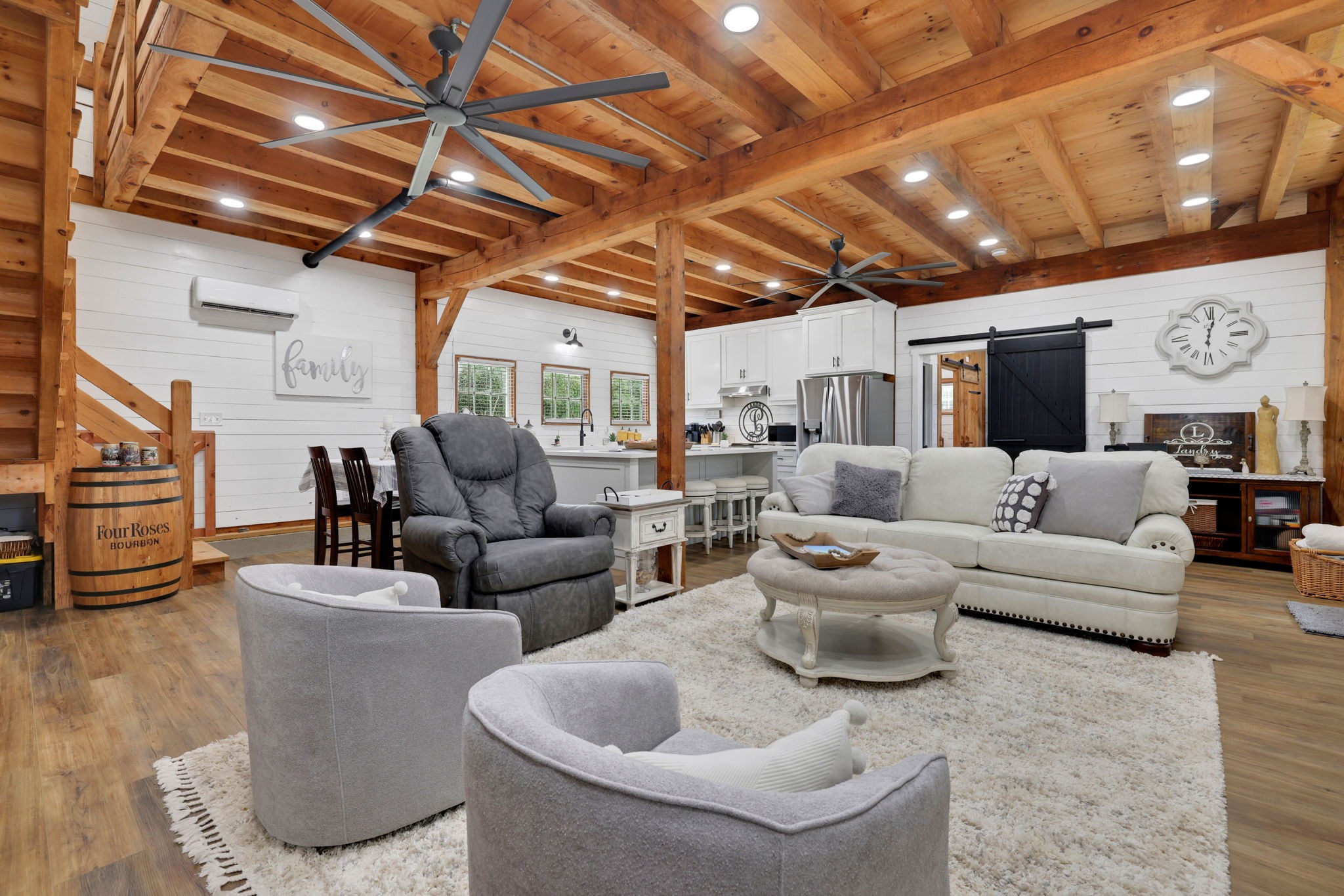 133 Timber Ridge Road Liberty, TX 77575 - Photo 4 of 29 a living room with furniture and a chandelier