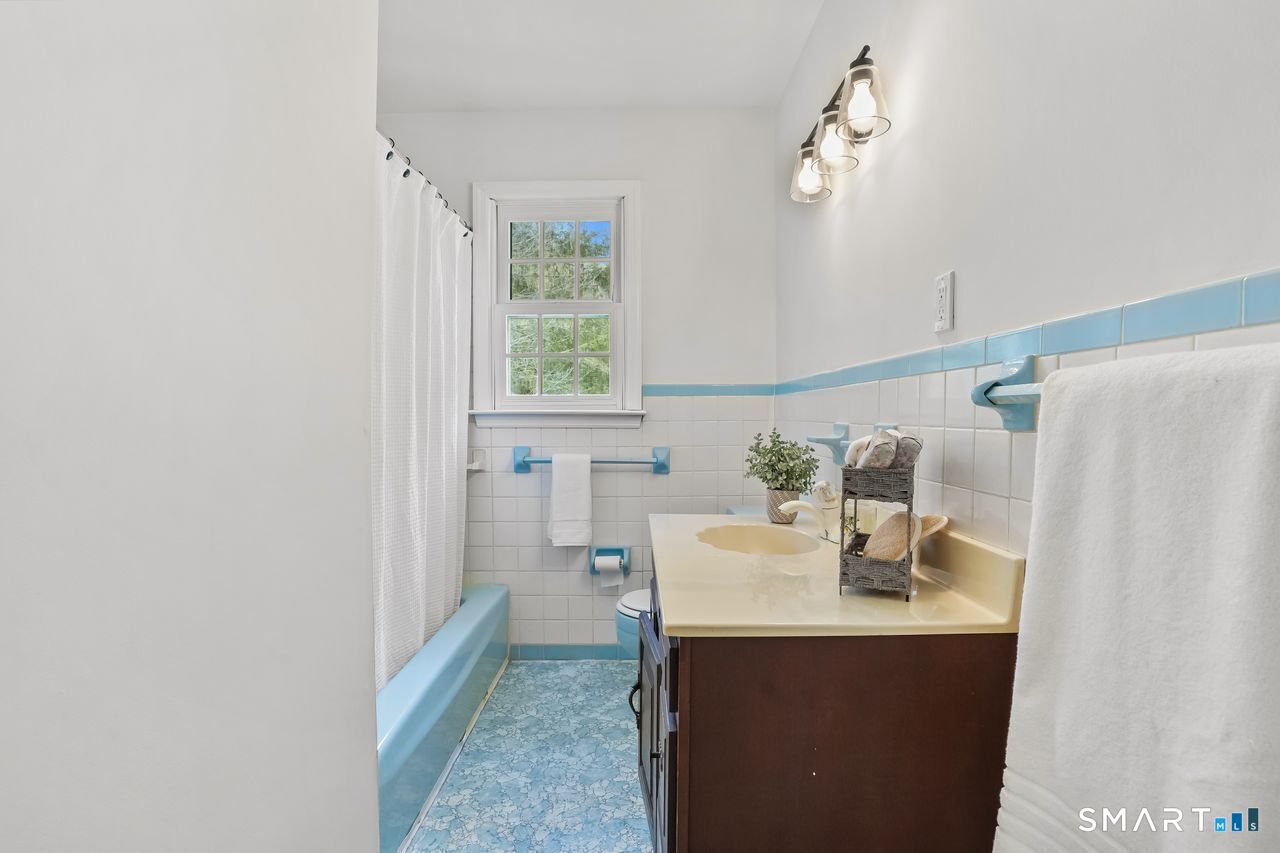 5 Kingswood Road Danbury, CT 06811 - Photo 16 of 36 Freshly Painted