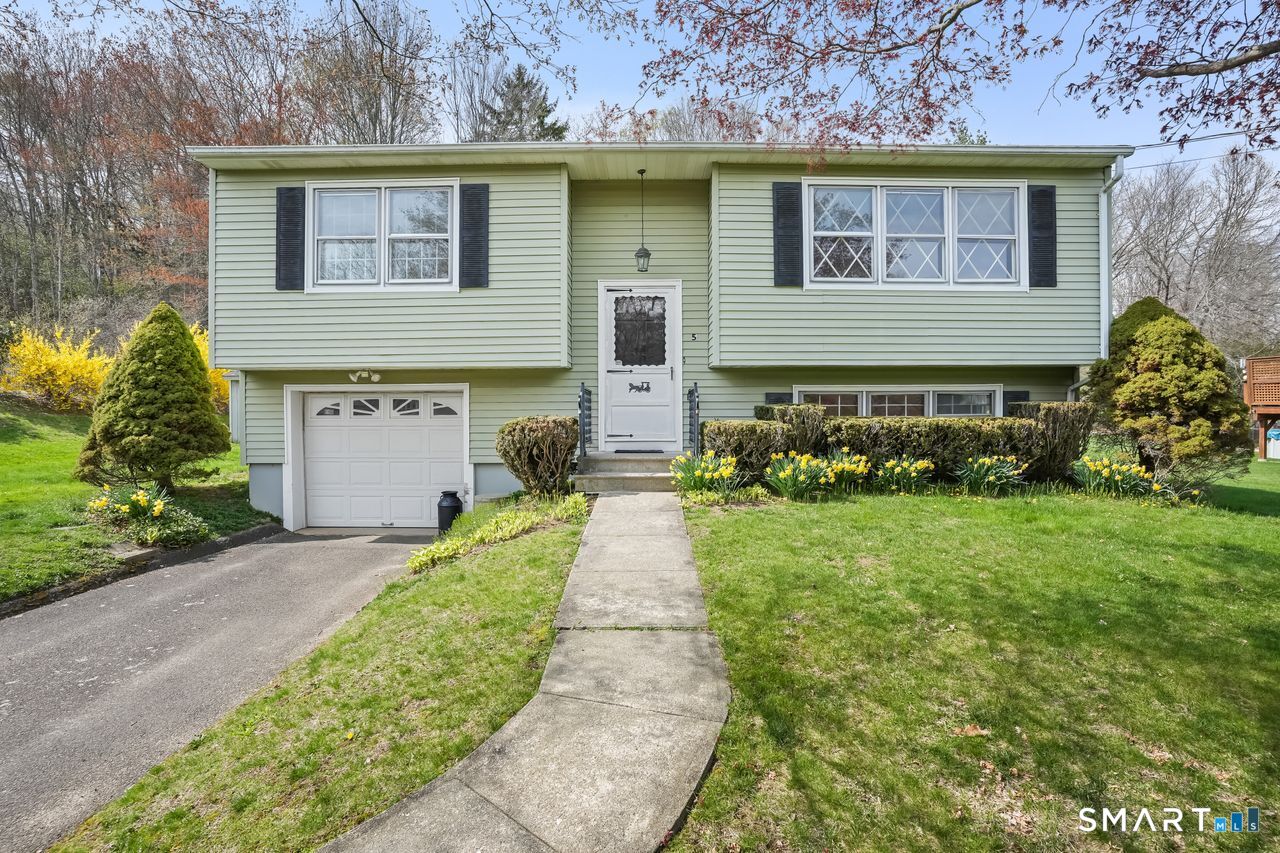 5 Kingswood Road Danbury, CT 06811 - Photo 2 of 36 Newer Roof, Vinyl Siding