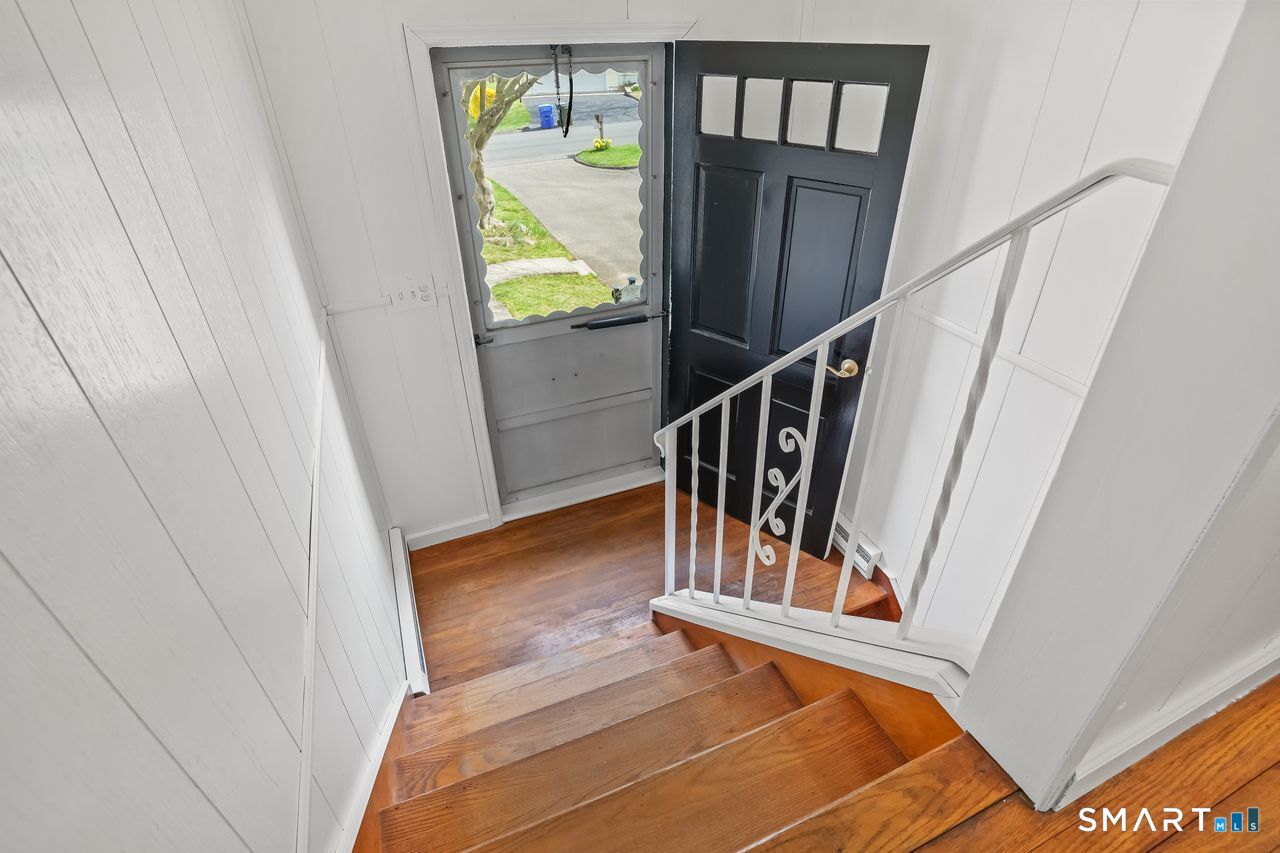 5 Kingswood Road Danbury, CT 06811 - Photo 4 of 36 Light & Bright! Freshly Painted