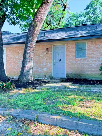 $2,500 | 7146 Bayou Forest Drive, Houston, TX 77088