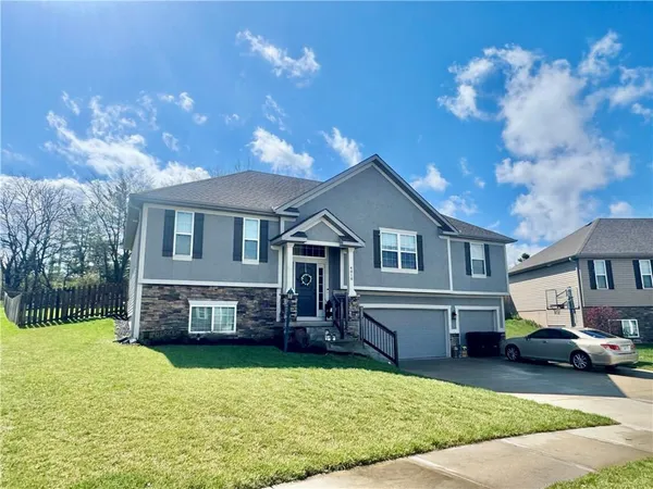 $400,000 | 4010 Stacey Way, St. Joseph, MO 64505