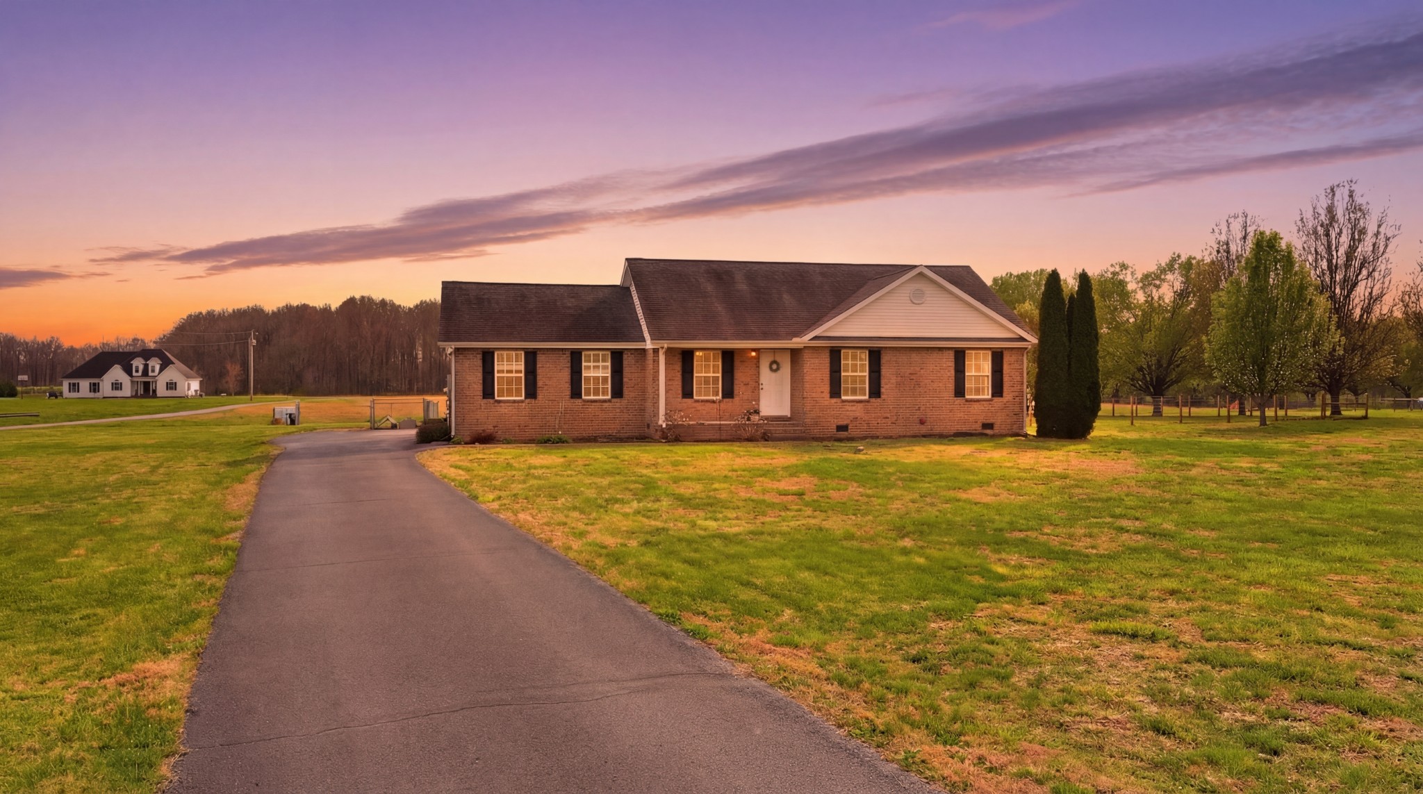 2877 Sixteenth Model Road Manchester, TN 37355 - Photo 2 of 38 a front view of a house with a yard