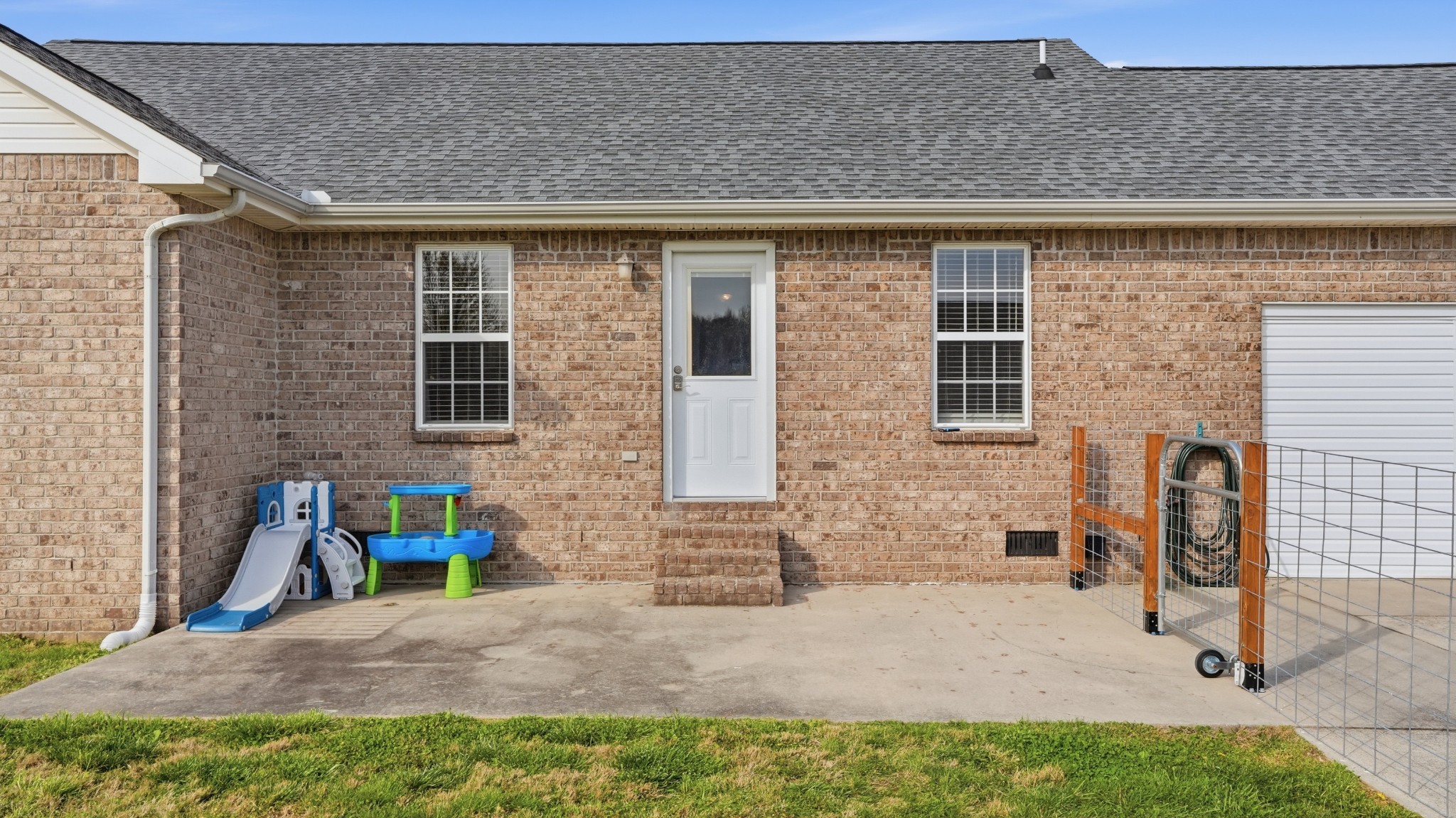 2877 Sixteenth Model Road Manchester, TN 37355 - Photo 9 of 38 a backyard view of a house