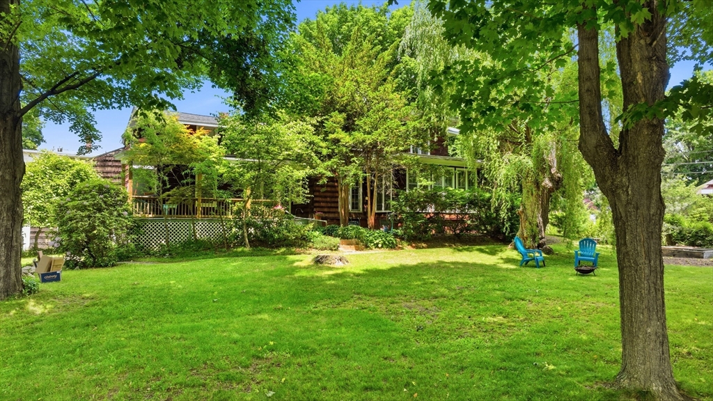 98 Conway Street Greenfield, MA 01301 - Photo 5 of 41