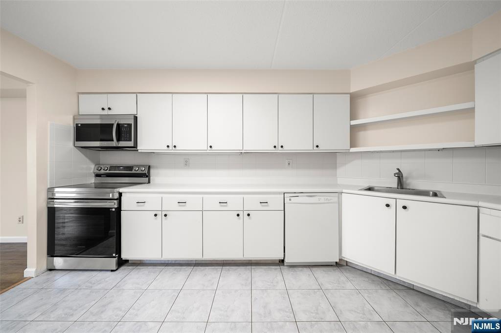 1077 River Road, Unit 606 Edgewater, NJ 07020 - Photo 11 of 23