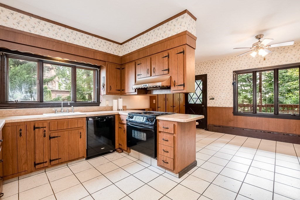 16 Lindale Avenue Dedham, MA 02026 - Photo 19 of 42