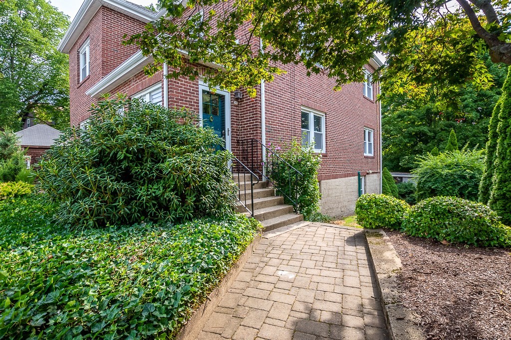 16 Lindale Avenue Dedham, MA 02026 - Photo 4 of 42