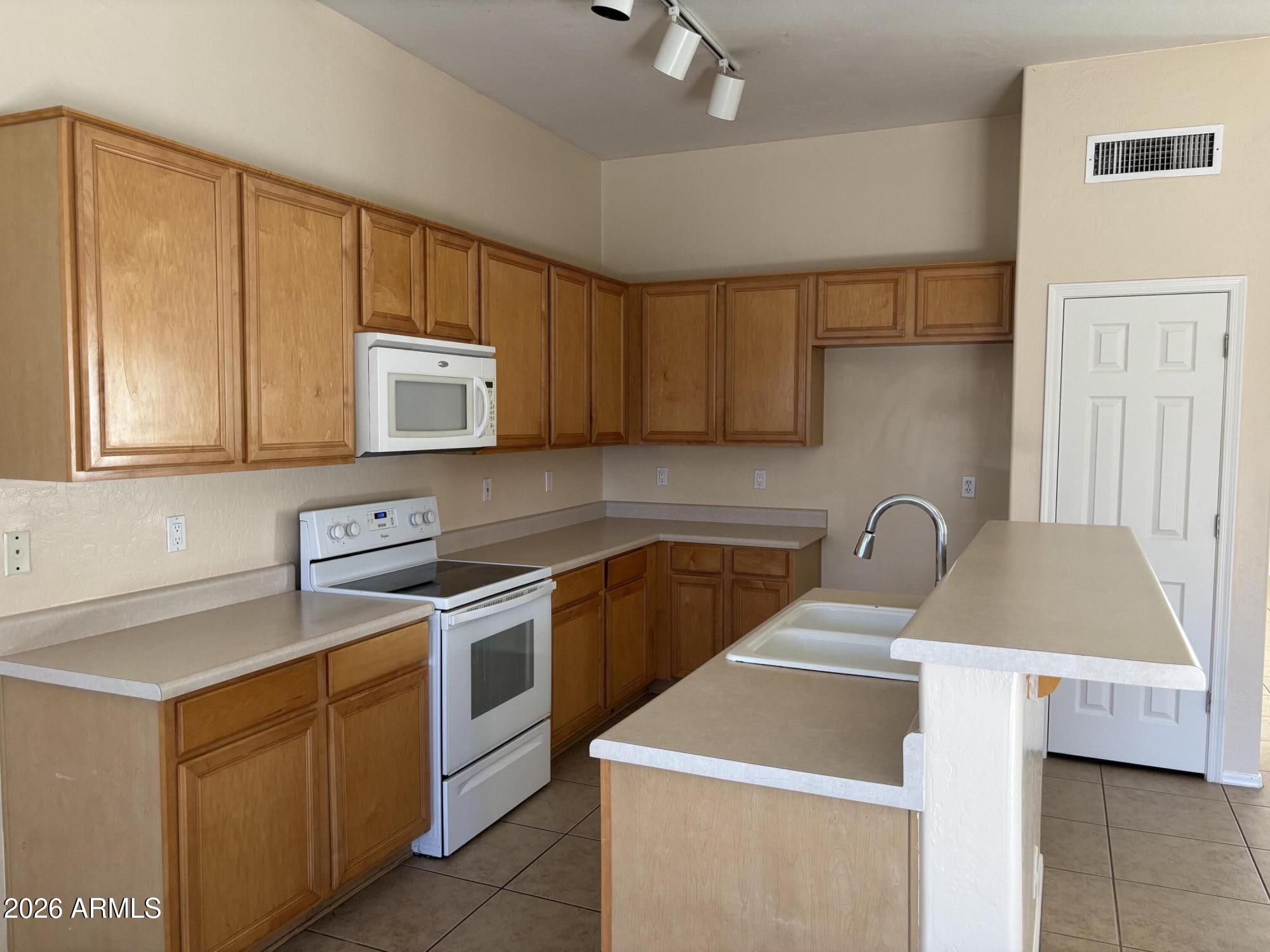 628 East Ranch Road Gilbert, AZ 85296 - Photo 6 of 18