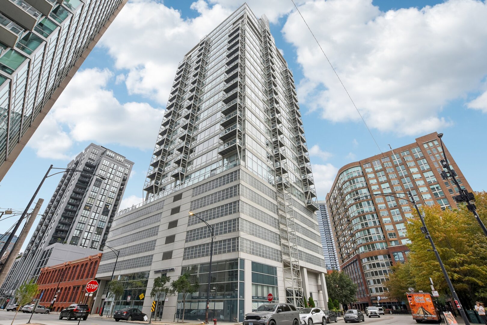 653 North Kingsbury Street, Unit 1401 Chicago, IL 60654 - Photo 1 of 22