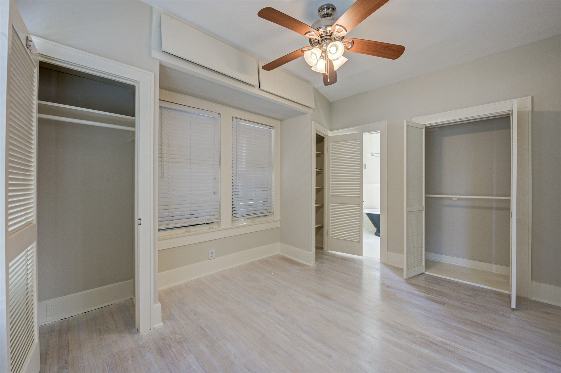1001 Bomar Street, Unit B Houston, TX 77006 - Photo 12 of 19 a view of empty room with wooden floor and fan
