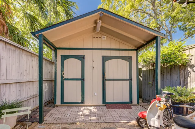 $1,700 | 1001 Bomar Street, Unit B, Houston, TX 77006