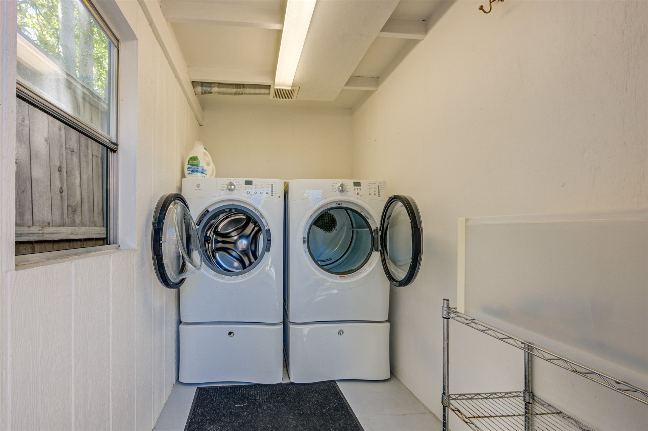 1001 Bomar Street, Unit B Houston, TX 77006 - Photo 17 of 19 a utility room with dryer and washer
