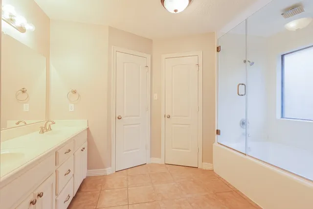 $1,800 | 612 Spruce Drive, Conroe, TX 77302