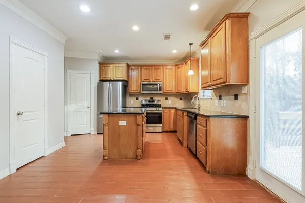 $1,750 | 612 Spruce Drive, Conroe, TX 77302