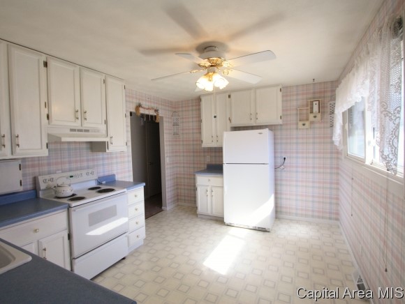 2816 Black Springfield, IL 62702 - Photo 3 of 11