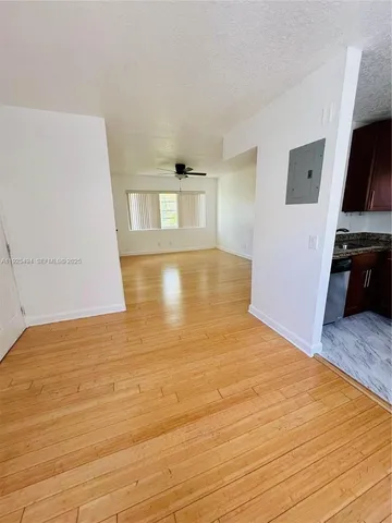 $2,390 | 350 84th Street, Unit 6, Miami Beach, FL 33141