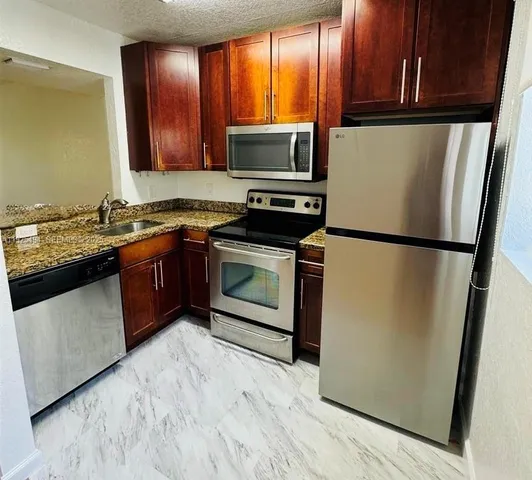 $2,390 | 350 84th Street, Unit 6, Miami Beach, FL 33141