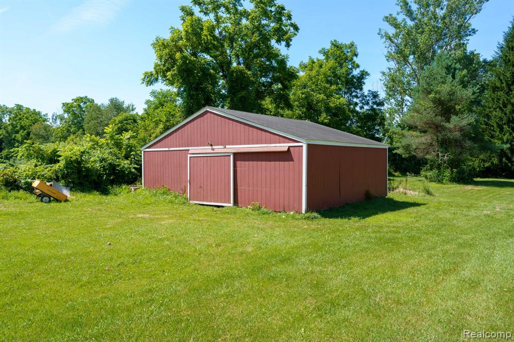 736 Academy Road Holly, MI 48442 - Photo 4 of 22 Gallery Image 4