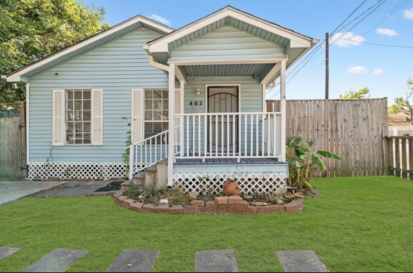 402 Paschall Street Houston, TX 77009 - Photo 2 of 11 a front view of a house with a garden
