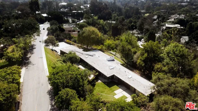 $7,975,000 | 765 North Tigertail Road, Los Angeles, CA 90049