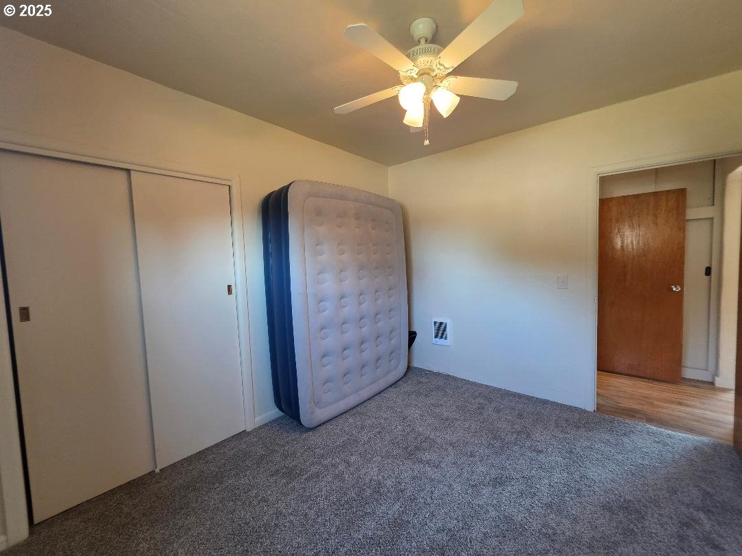 614 Staats Avenue Maupin, OR 97037 - Photo 19 of 39 an empty room with chandelier fan
