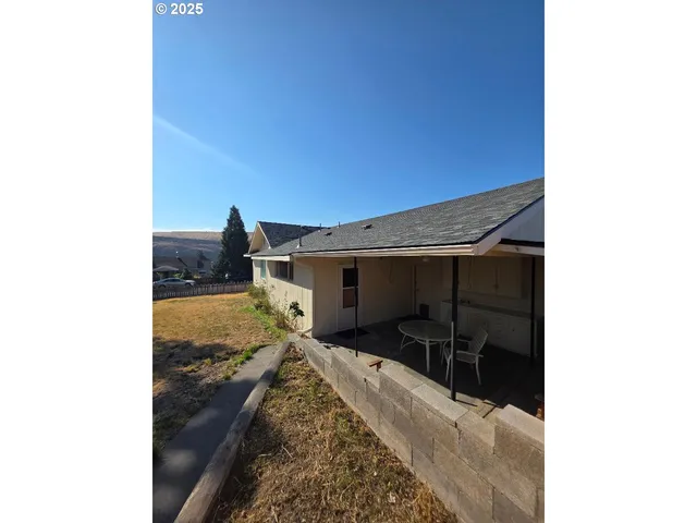 $359,000 | 614 Staats Avenue, Maupin, OR 97037