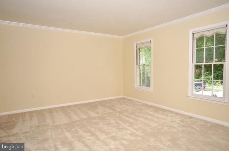 9853 Natick Road Burke, VA 22015 - Photo 3 of 24 Living Room