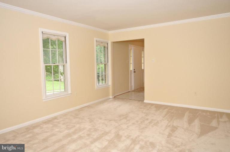 9853 Natick Road Burke, VA 22015 - Photo 4 of 24 Living Room #2
