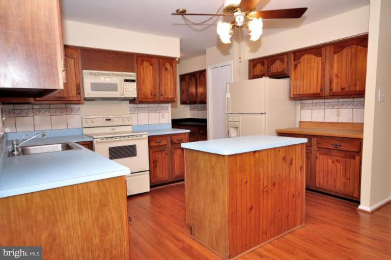 9853 Natick Road Burke, VA 22015 - Photo 8 of 24 Kitchen #2