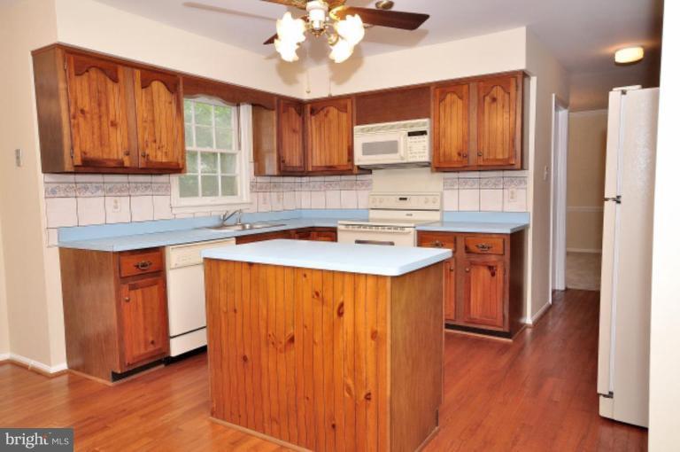 9853 Natick Road Burke, VA 22015 - Photo 9 of 24 Kitchen #3