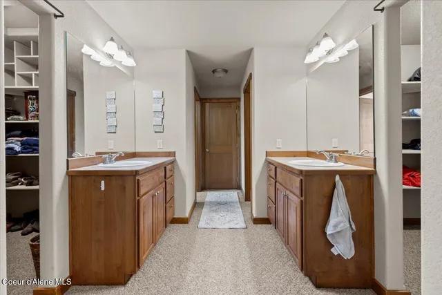 $1,000,000 | 438 Berry Hill, Cocolalla, ID 83813