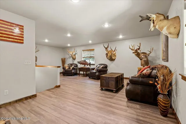 $1,000,000 | 438 Berry Hill, Cocolalla, ID 83813